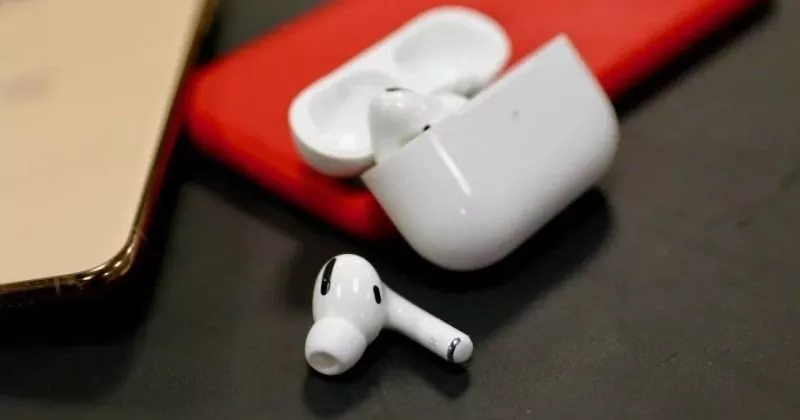 1653394598_Apple-to-Launch-AirPods-Pro-2-With-Lightning-Charging-Cable.jpg