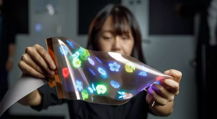 LG-Shows-Off-Its-First-Stretchable-Display-With-20-Stretch.jpg